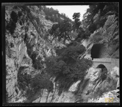 Tunnel dans les Gorges du Loup (Alpes-Maritimes)